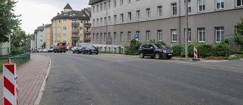 Remont na finiszu. Grzymińska ma nowy asfalt