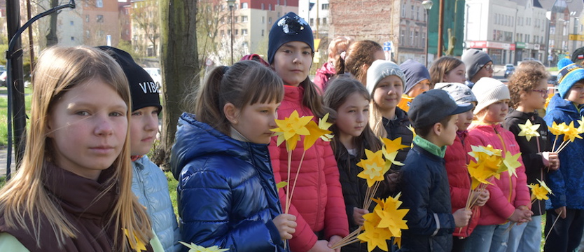 Stargard pamięta o powstaniu. Żonkile w miejscu dawnej synagogi