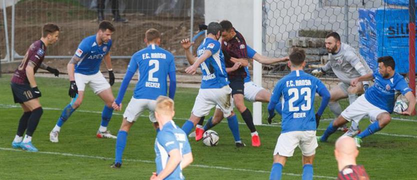 Piłka nożna. Remis Pogoni w tercjach w chłodni...