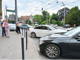 Zderzenie dwóch BMW na ulicy Mickiewicza w Szczecinie