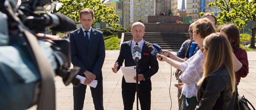 Pomnik Wdzięczności w kawałkach?