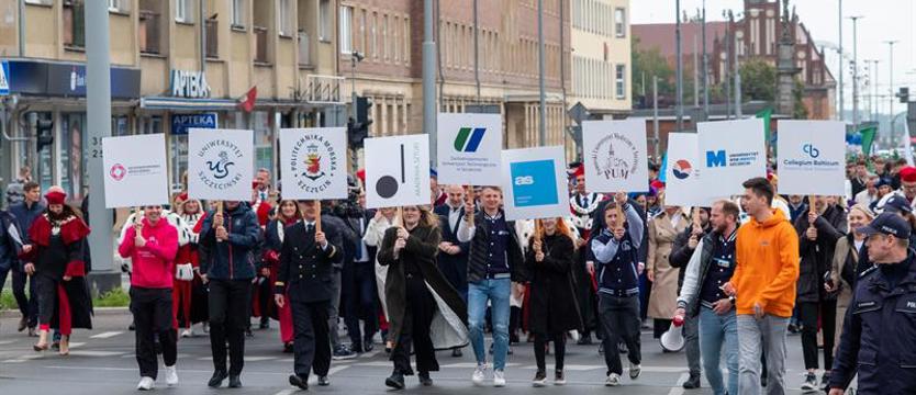 Ile zarabiają absolwenci szczecińskich uczelni