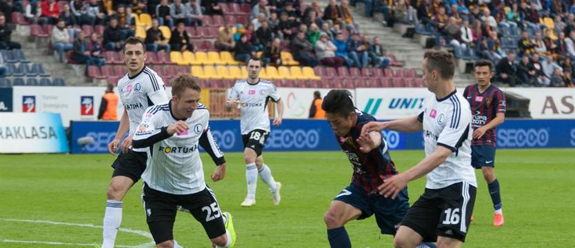 Piłka nożna. Sezon bez transferów gotówkowych (1)