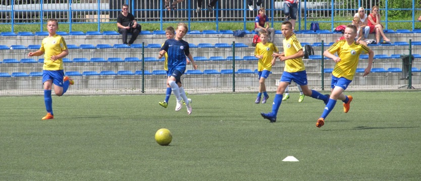 Piłka nożna. Młodzi piłkarze walczą o puchar