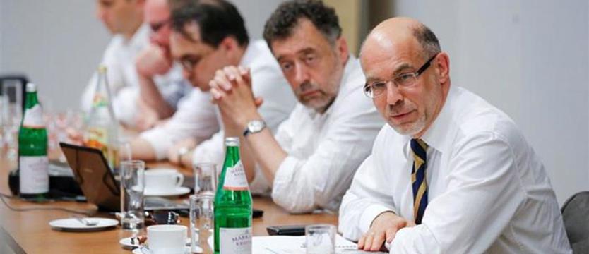  Apel o krytyczny dialog