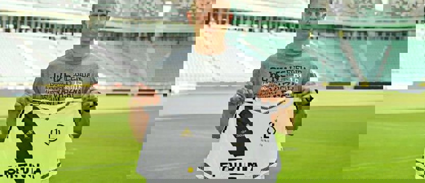 Piłka nożna. Dąbrowski podpisał kontrakt z Legią