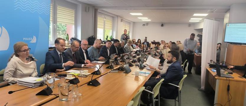 Radni zdecydowali po burzliwej dyskusji. Będzie nocna prohibicja w Policach