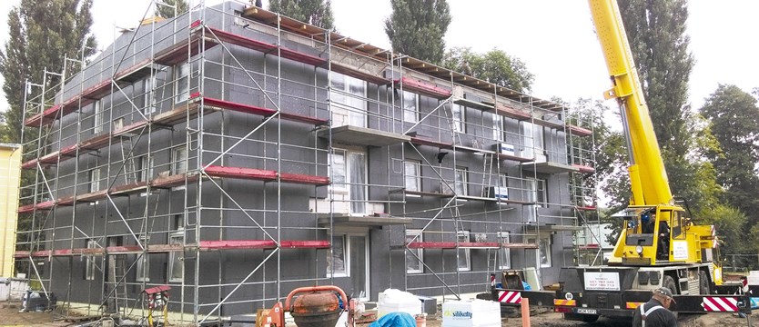 Trwa budowa kolejnego budynku mieszkalnego na osiedlu „Nad Płonią”.