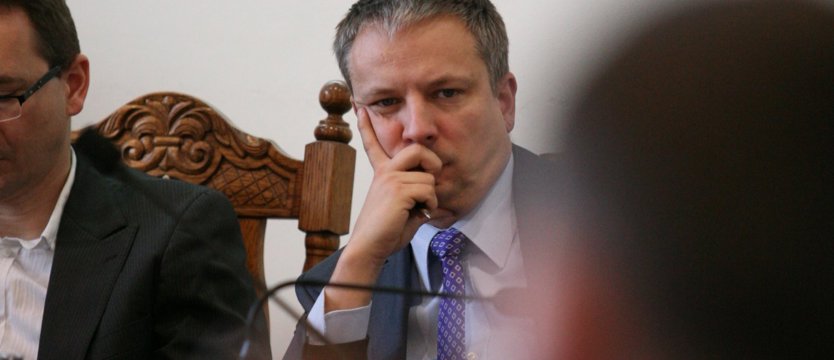 Nielegalne konsultacje w sprawie marketu
