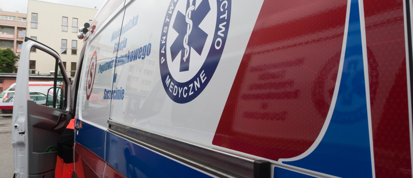 Kolizje z drzewami i wiatą