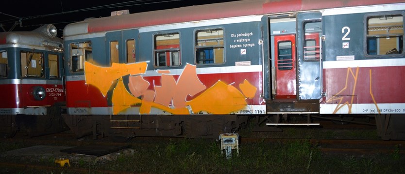 Niemiec z Włochem malowali pociągi