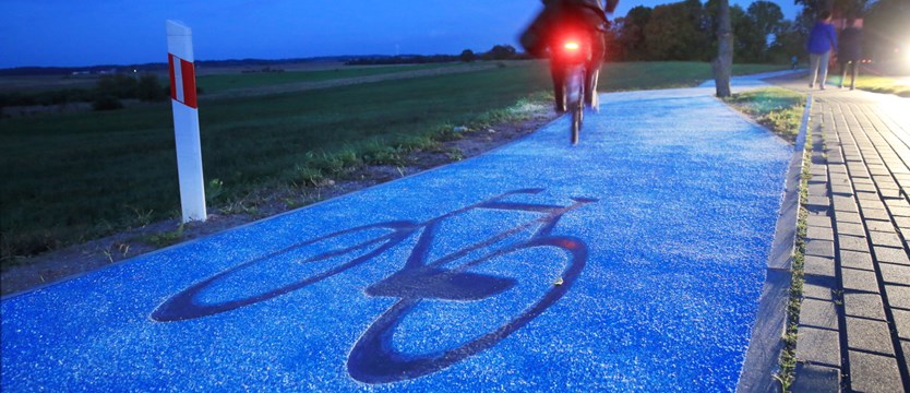 Pierwsza w Polsce świecąca ścieżka rowerowa