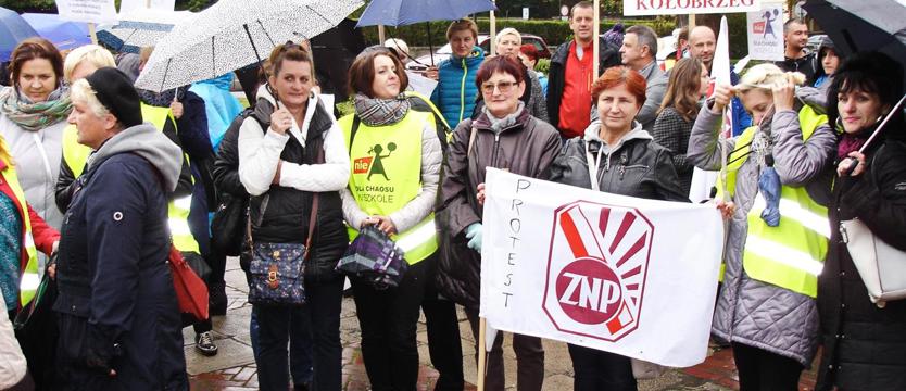 Zamiast reformować, dajcie nam pracować – skandowali nauczyciele