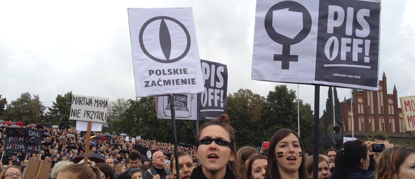 Parasolki: czarny protest w Szczecinie