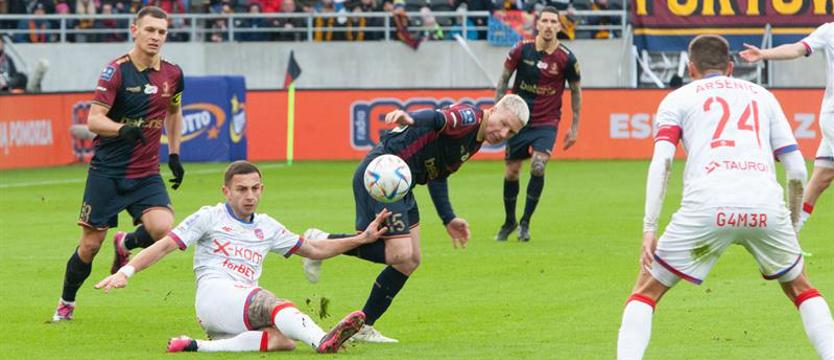 Piłka nożna. W niedzielę Pogoń gra z Rakowem. Czas poprawić bilans