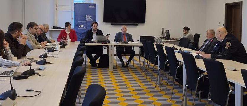 Podwyżki i kamery nasobne dla strażników miejskich