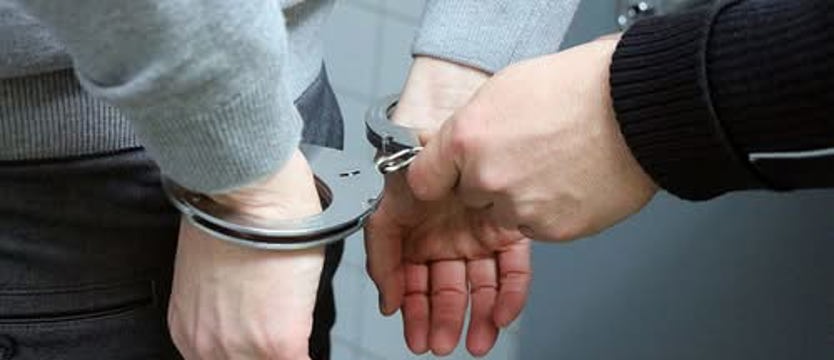 Zrobił zdjęcie policjantowi i wrzucił do sieci z obraźliwym podpisem