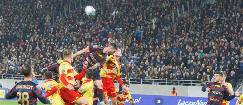 Piłka nożna. W Pucharze Polski Pogoń z Odrą Opole, Kotwica z Puszczą Niepołomice