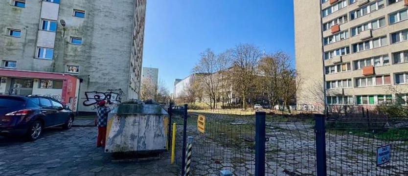 Od lat niezagospodarowany. Co z terenem przy ul. Malczewskiego