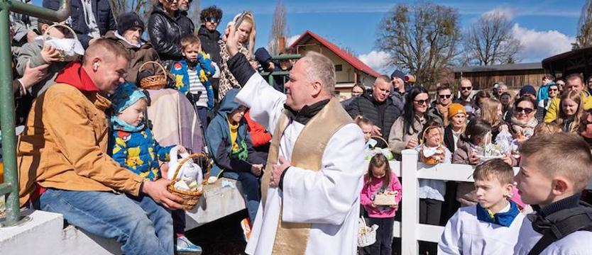 Wielkanocne błogosławieństwo w ośrodku jeździeckim ZUT