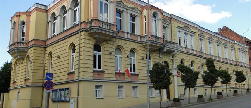 Spór o płace w Gryfinie. Związkowcy naciskają, gmina odpowiada