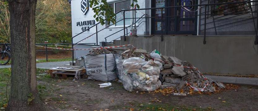 Jak remont, to w szacunku dla zieleni. Gruz (nie) pod drzewami
