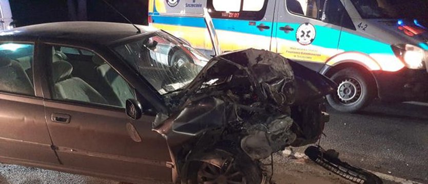 Pod Rymaniem auto uderzyło w maszynę rolniczą