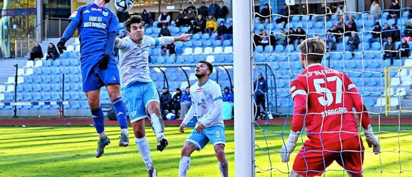 Piłka nożna. Porażka Flota i... problemy w innych klubach