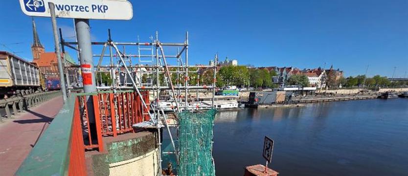 Nietypowe prace wodociągowe na Moście Długim