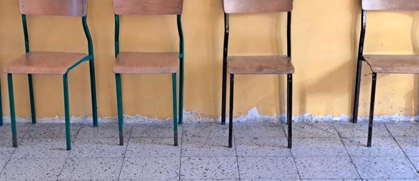 Poczekalnia w Chociwlu czeka na lepsze czasy. PKP nie planuje remontu ani modernizacji dworca