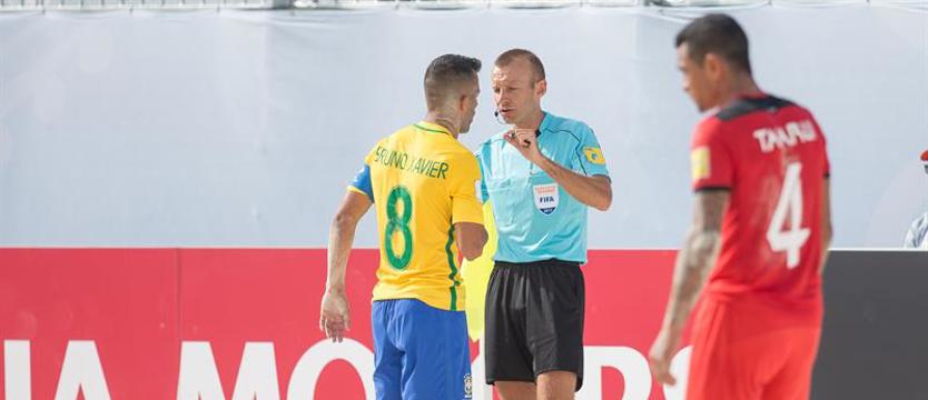 Piłka nożna. „Kibicowanie w bikini jest tu normą”