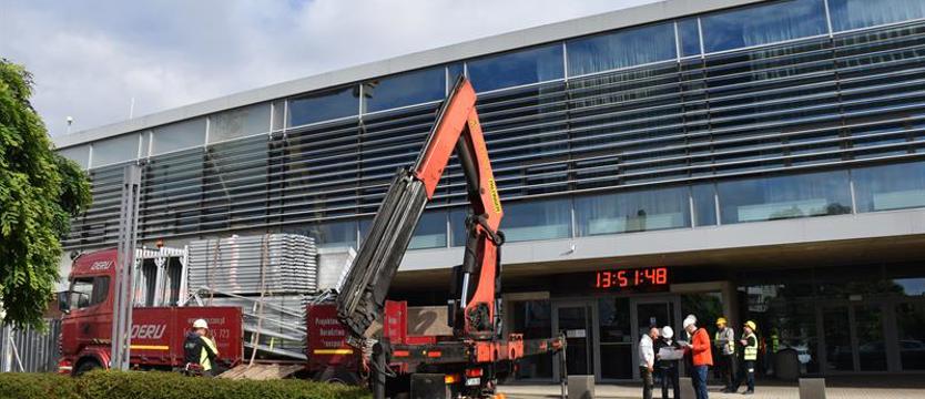 Pływanie. Rusza naprawa dachu Floating Areny