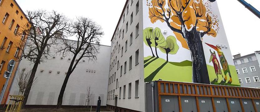 Dzieją się barwne murale