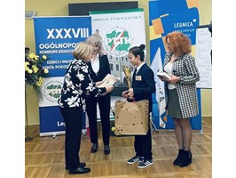 Krasomówcze talenty z nagrodami. Uczniowie ze szkoły  STO wygrali konkurs w Legnicy