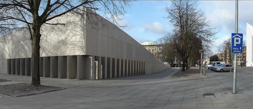 Moda na biało-czerwone