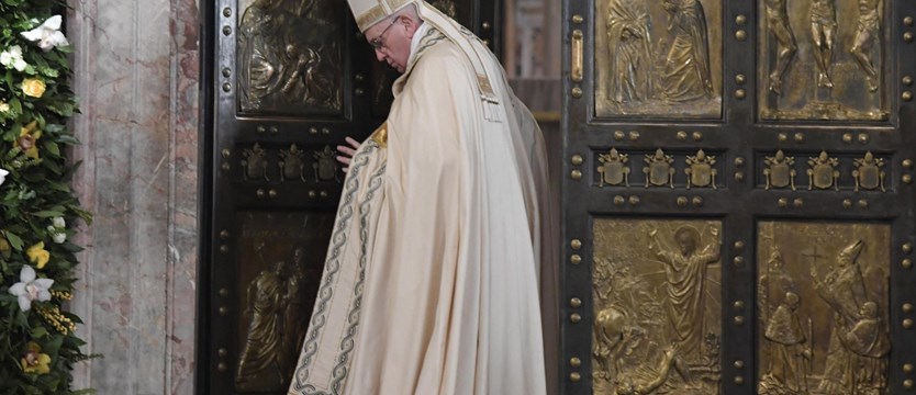 Papież upoważnia kapłanów do rozgrzeszania aborcji