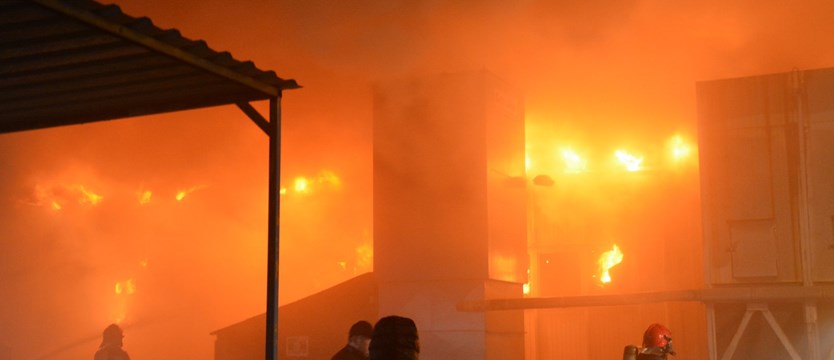 Pożar w fabryce okien
