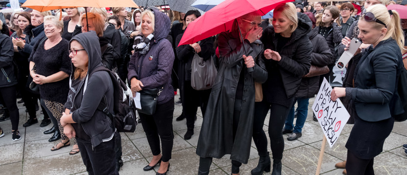 Ugięli się pod krytyką?