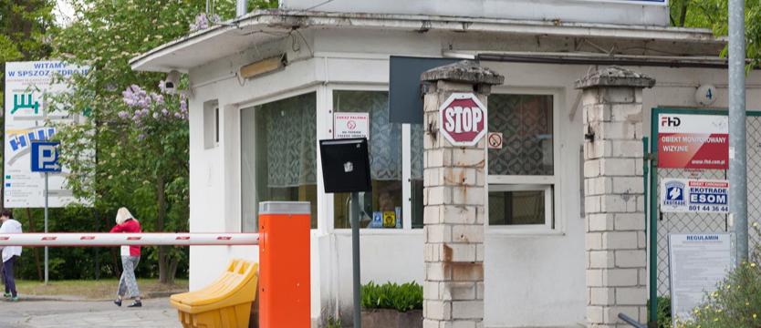 Szpitale przyhamowują