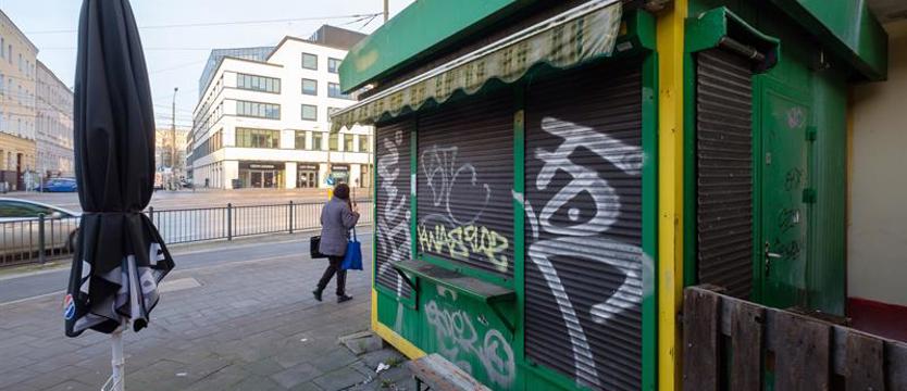 Problem w centrum miasta. Puste, zaniedbane, zdewastowane