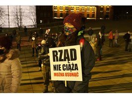 Demonstracja na placu Solidarności w Szczecinie