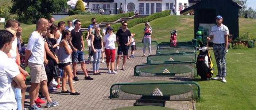 Piłka nożna. Pogoń gra w ... golfa