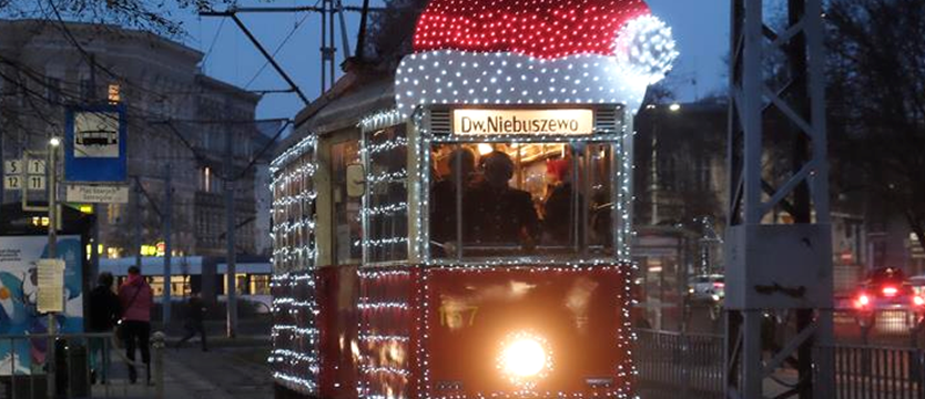 Ostatnia przejażdżka świątecznym tramwajem