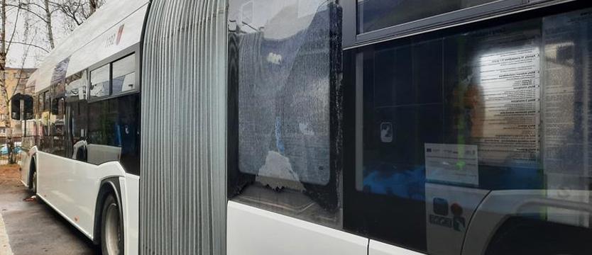 Kto strzela do pojazdów komunikacji miejskiej?