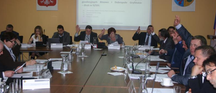 Zatajono niewygodną opinię? Policja w urzędzie