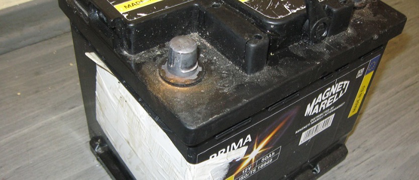 Potrzebował akumulatora, więc go sobie ukradł