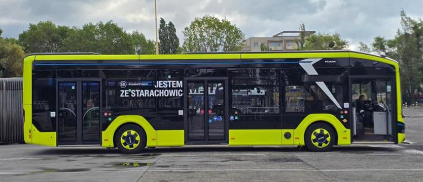 Elektryczny MAN na testach. Seledynowo-czarny autobus zwraca uwagę w Szczecinie