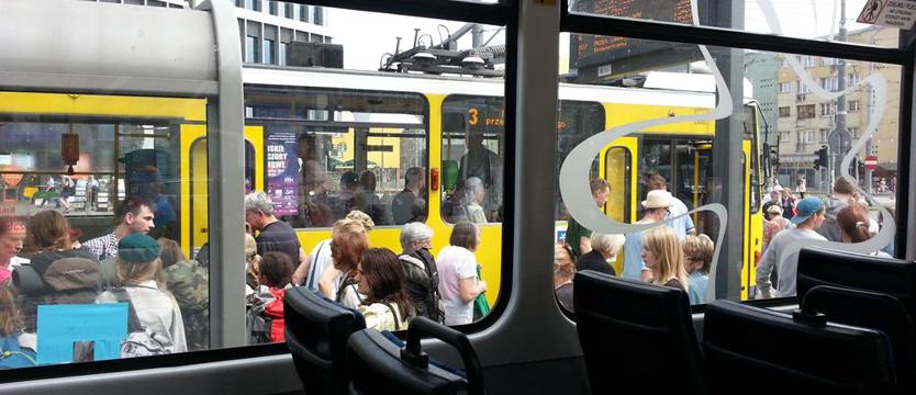 Dzieciom sieciówki od złotówki