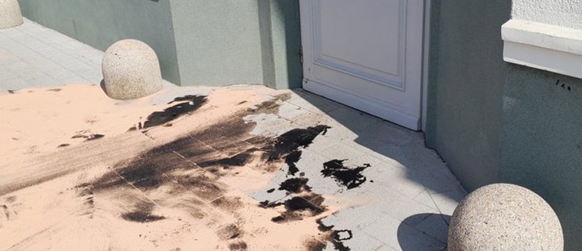 Wylali olej przed siedzibą Nadleśnictwa Gryfino