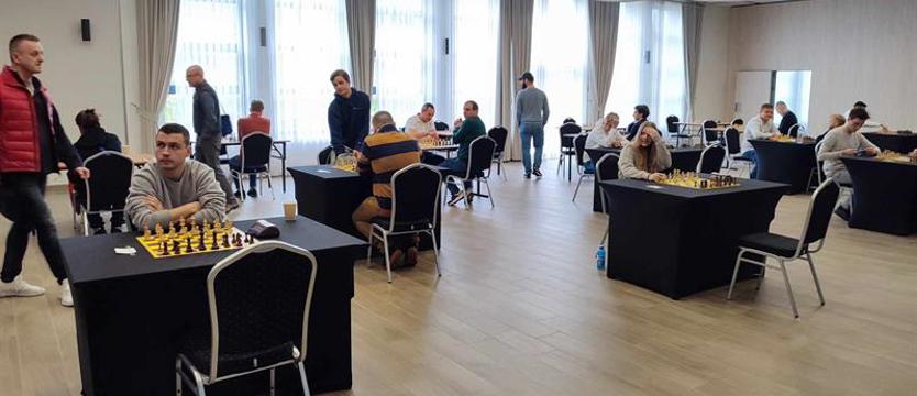 Szachy. Chess Eagles z przekąskami i setką